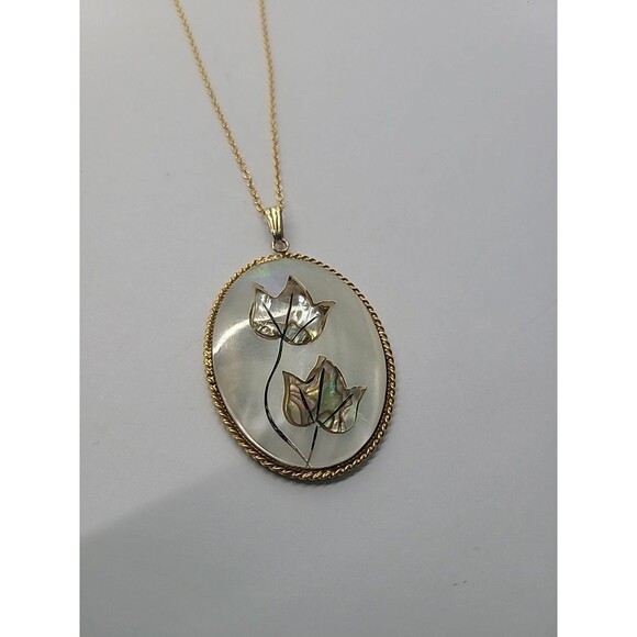 Vintage Gold Tone Mother of Pearl Pendant Necklace Abalone Inlay Leaf Design - Picture 9 of 16